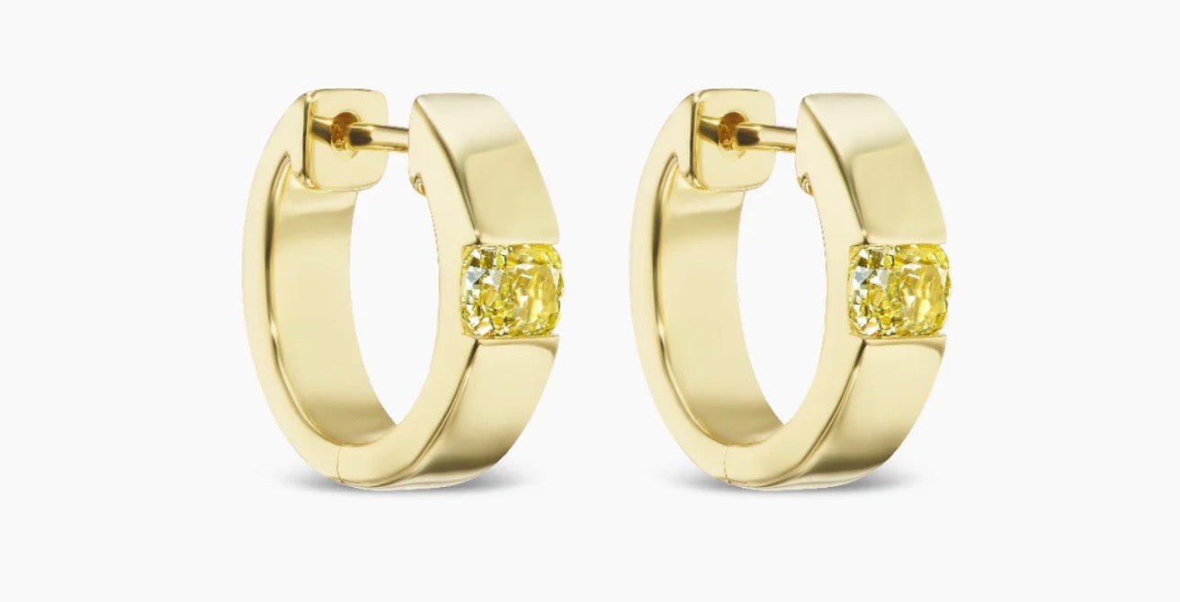 Diamond Huggie Earrings: The Perfect Blend of Elegance and Everyday Luxury